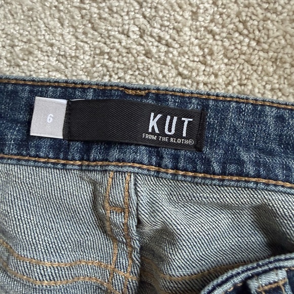 Kut from the Kloth Amy Cropped Blue Distressed Jeans, Size 6 - Picture 5 of 7